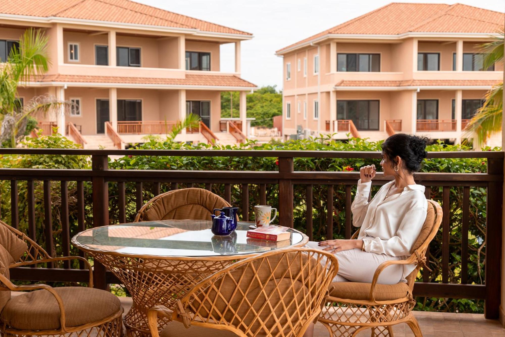 Seiri Del Mar Aparthotel Hopkins Bagian luar foto
